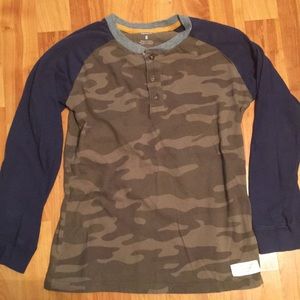 Carter’s Boys Camo Long-sleeved T-shirt size 8
